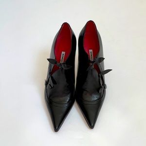 Manolo Blahnik black leather pointed toe booties. Sz.8